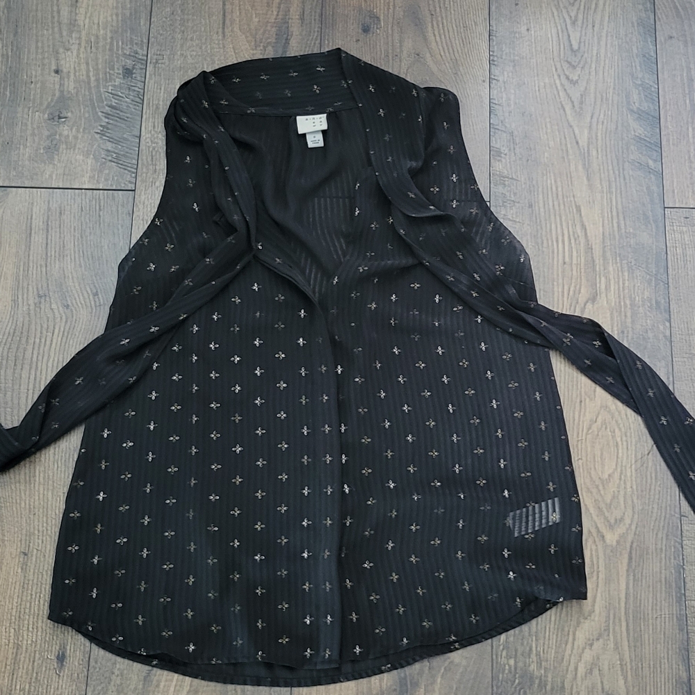 Black and gold sleeveless shirt